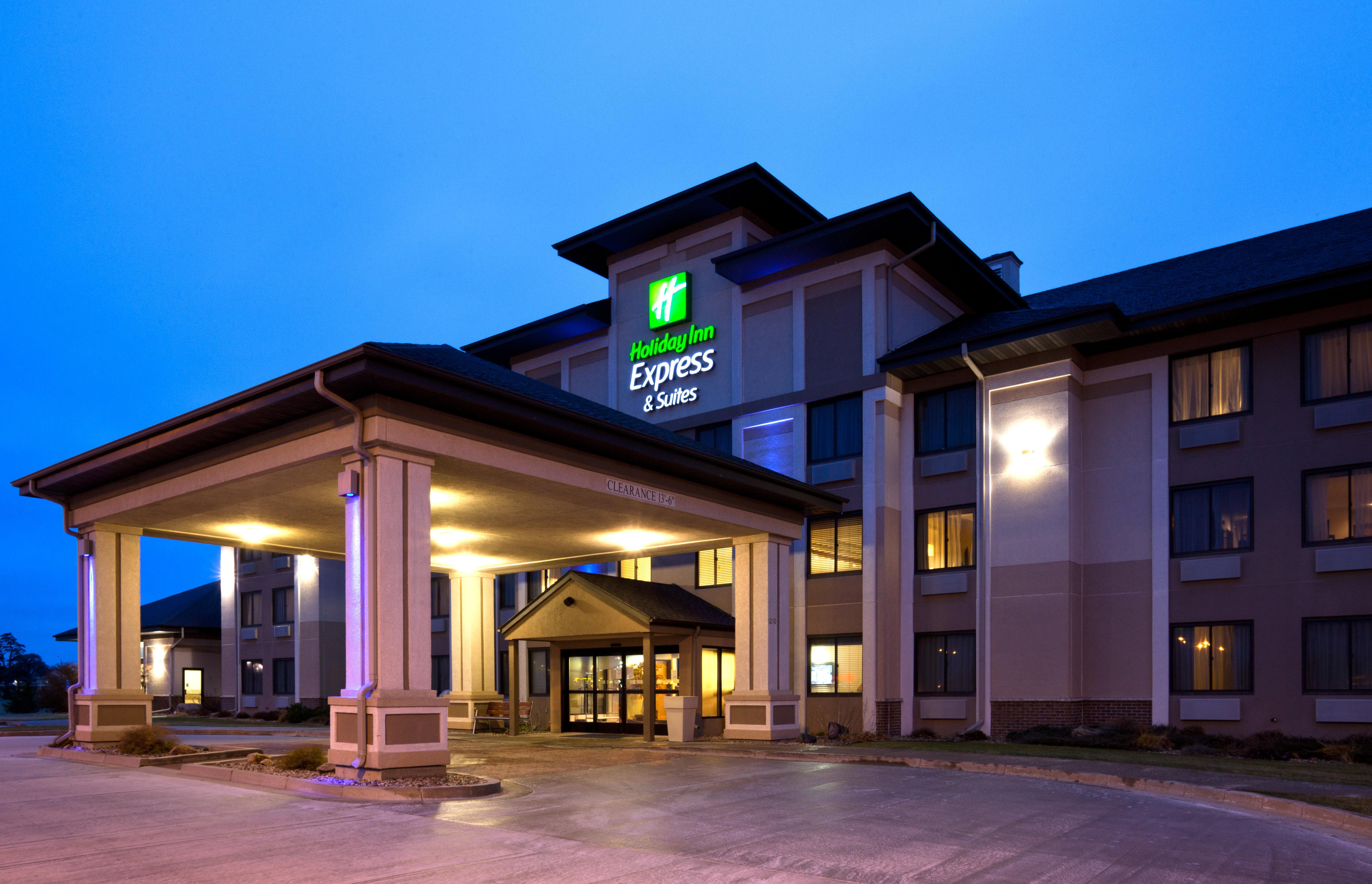 Holiday Inn Express & Suites - Worthington, An Ihg Hotel Exteriör bild